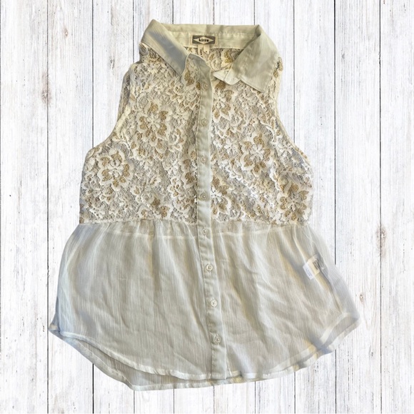Kirra sheer sleeveless lace button up top. White gold accents small. - Picture 1 of 8